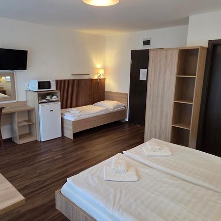 Ádám Apartmanház Siófok Exterior foto