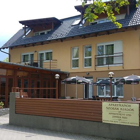 Ádám Apartmanház Siófok Exterior foto