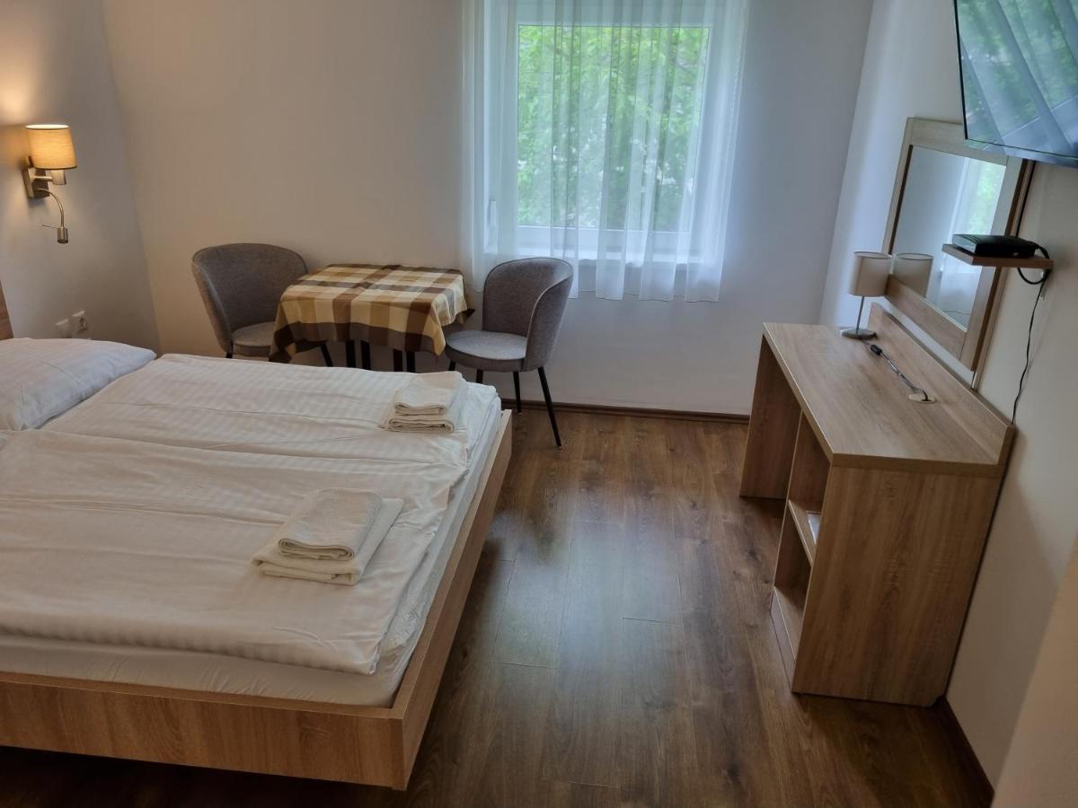 Ádám Apartmanház Siófok Quarto foto