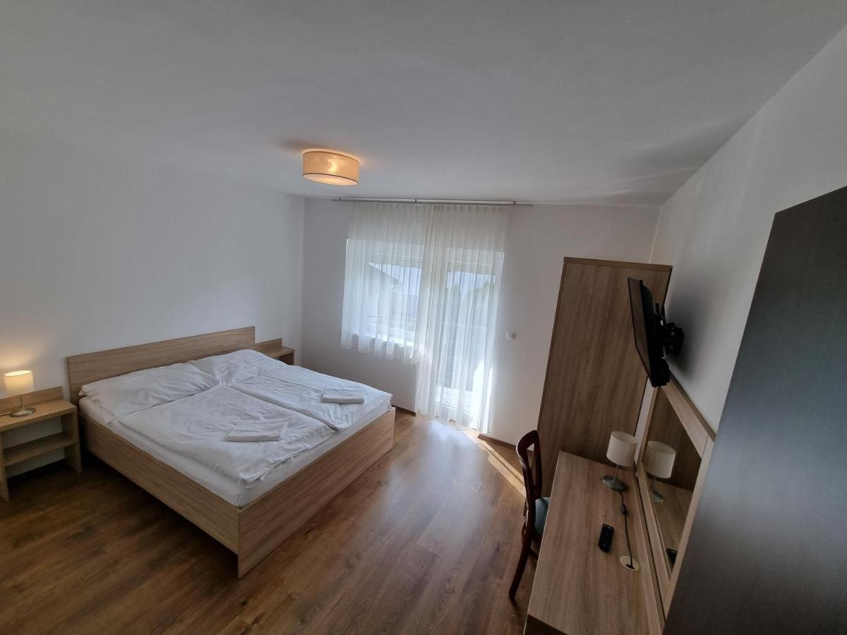 Ádám Apartmanház Siófok Exterior foto