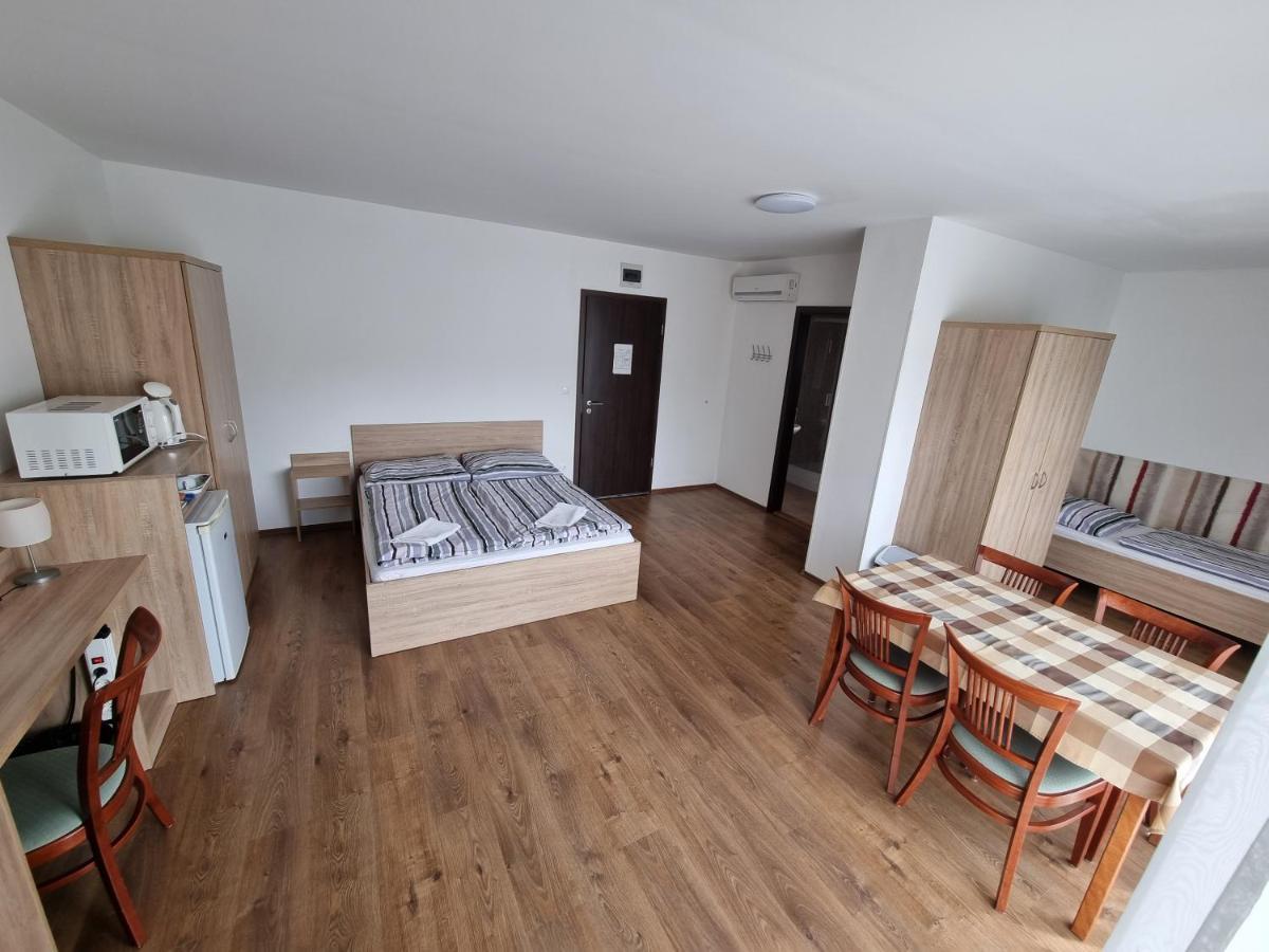 Ádám Apartmanház Siófok Exterior foto