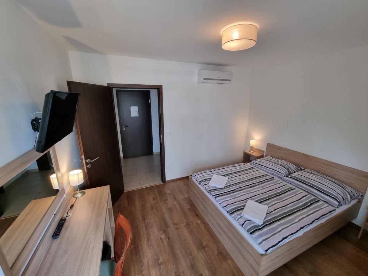 Ádám Apartmanház Siófok Exterior foto