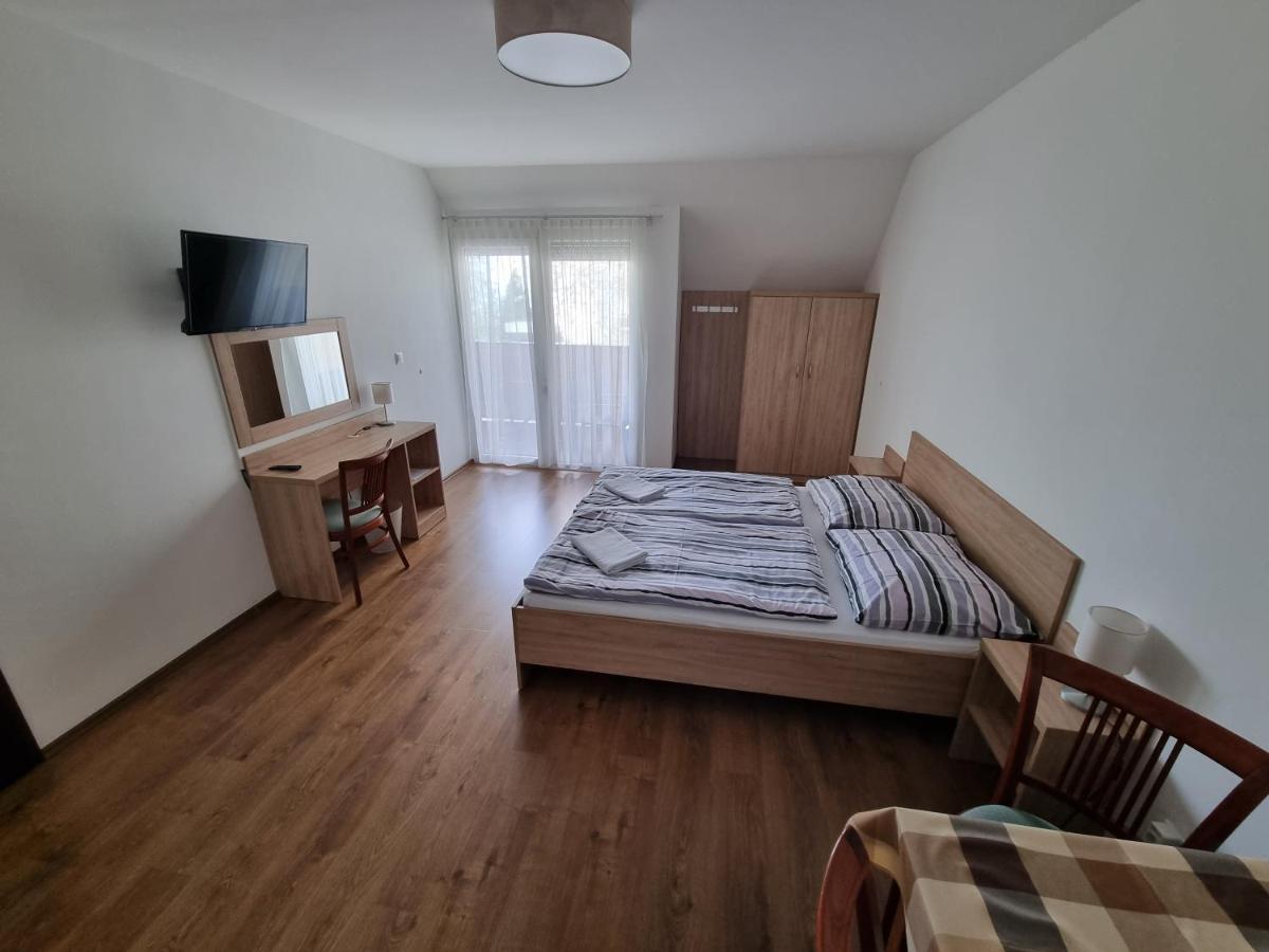 Ádám Apartmanház Siófok Exterior foto