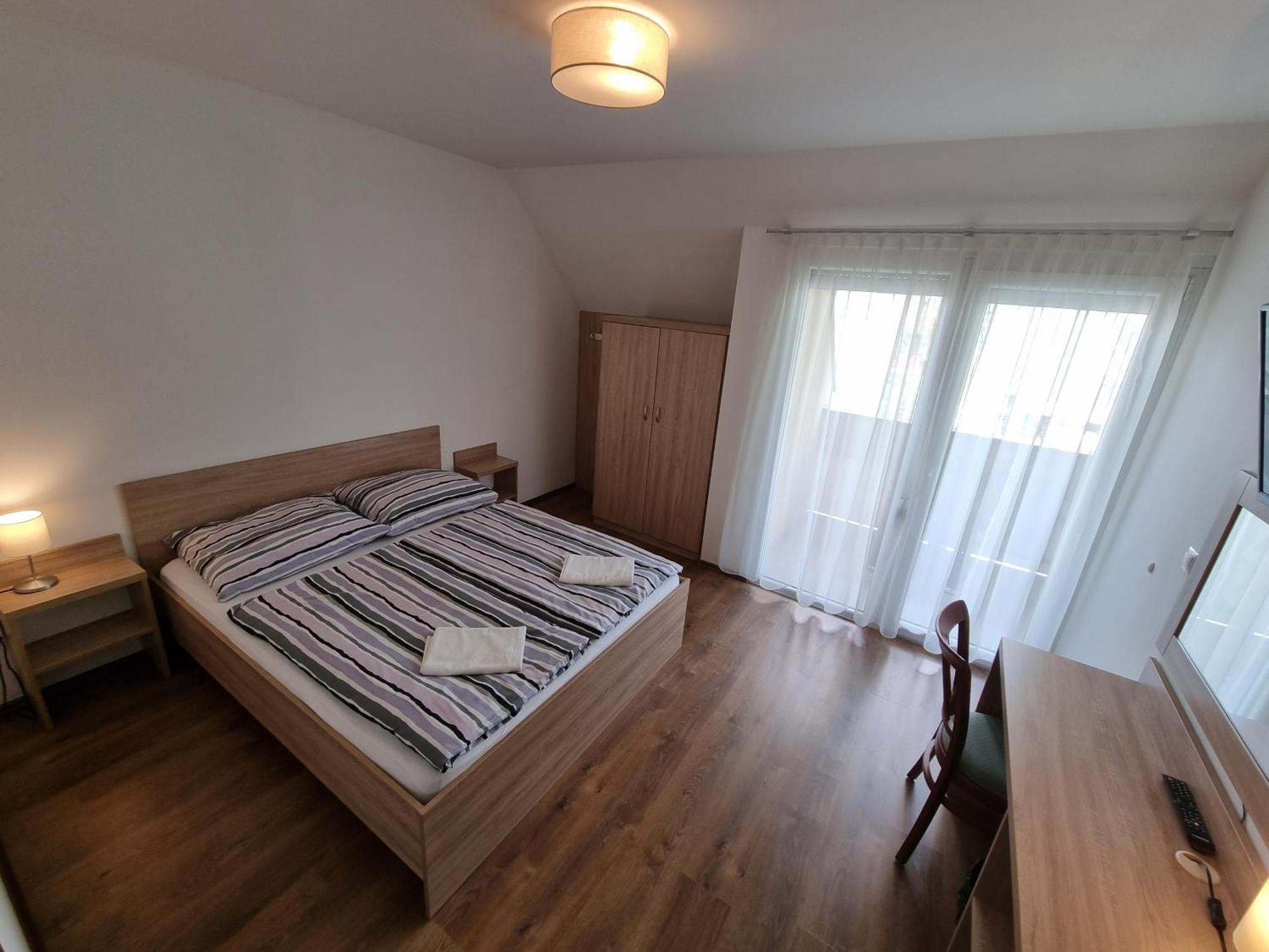 Ádám Apartmanház Siófok Quarto foto