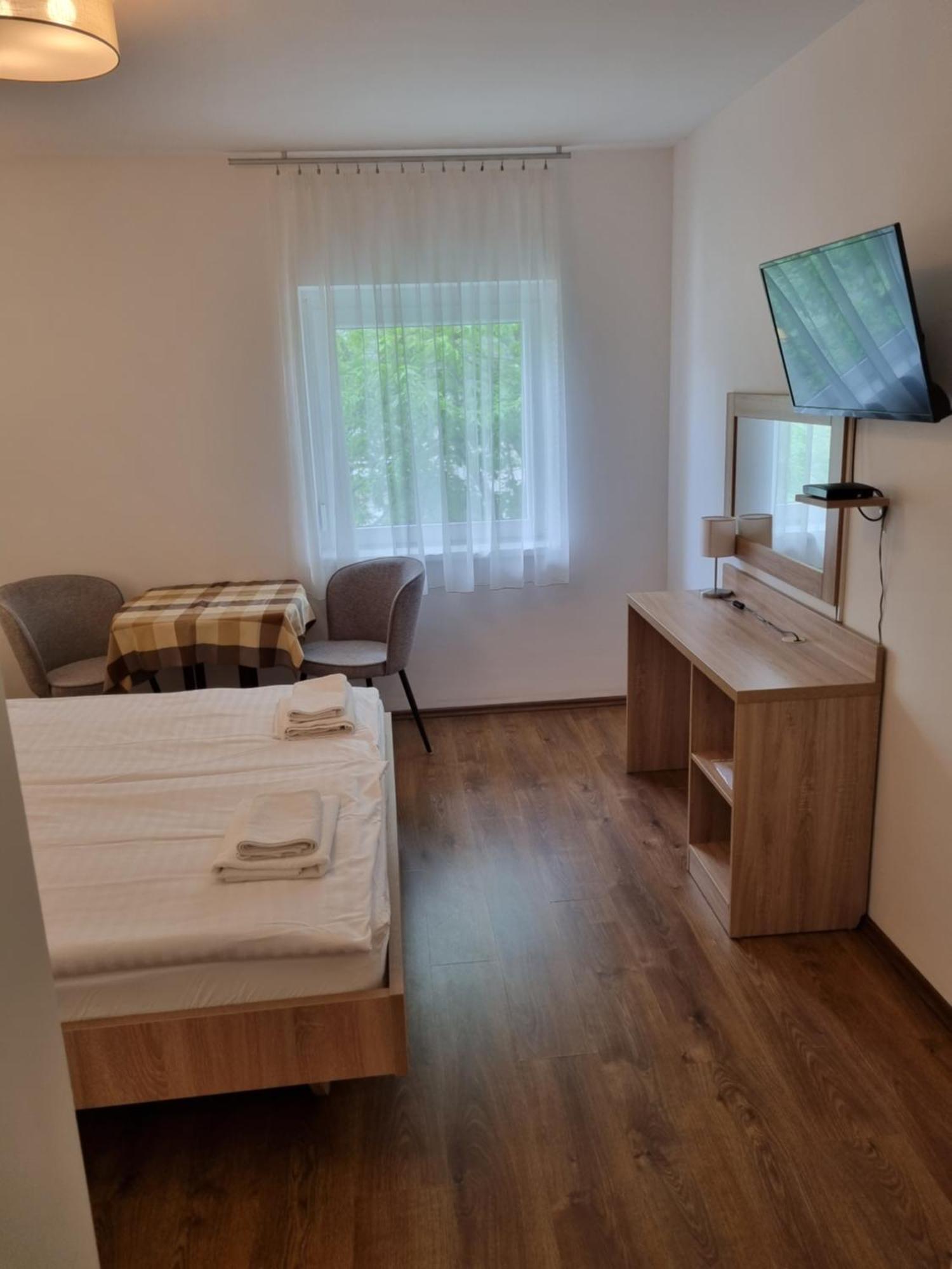 Ádám Apartmanház Siófok Quarto foto