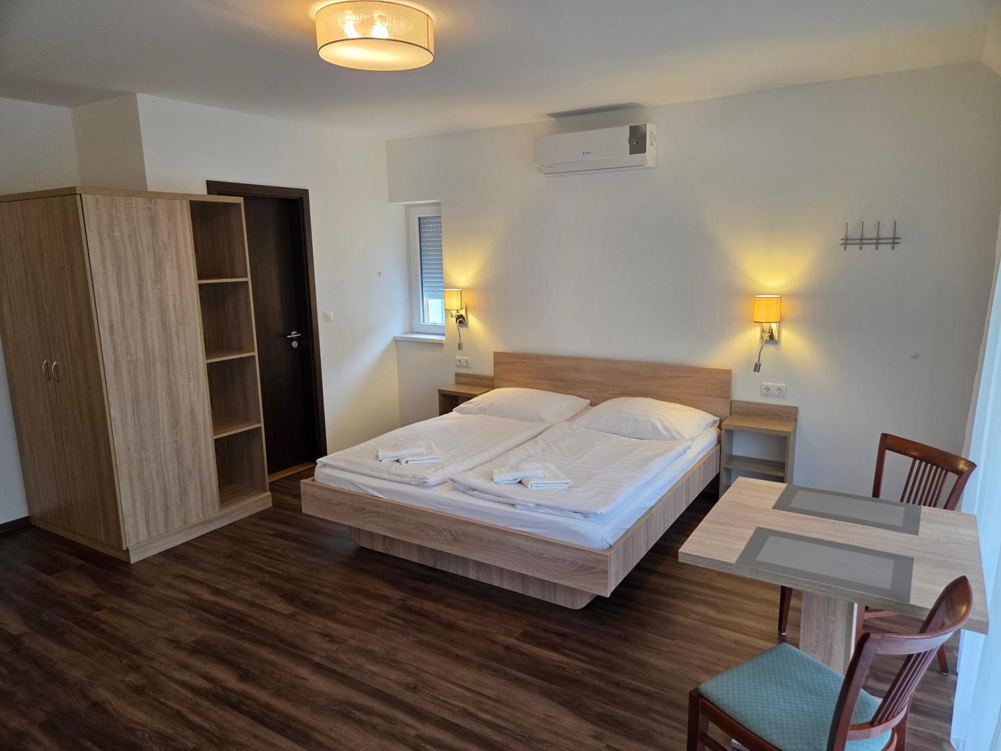 Ádám Apartmanház Siófok Exterior foto